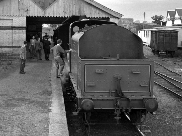 16/8/1958: The rear of E Type tender No.46 at Carrickmacross. No.202 was too long for the turntable there, hence is making the return journey tender-first. (D. Coakham)