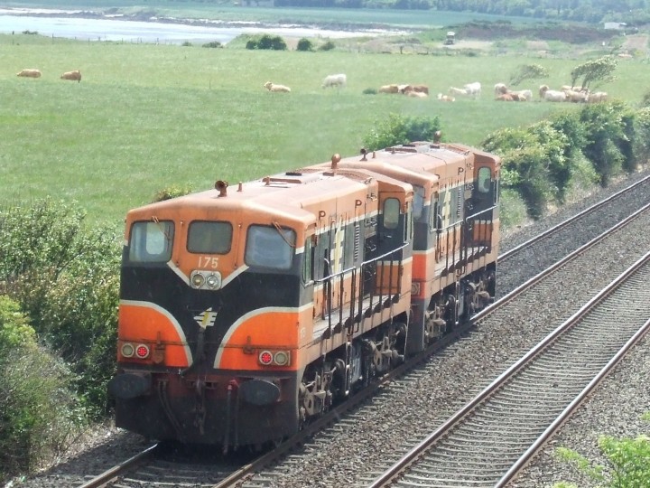 Two RPSI locomotives! In company with 141 (leading), seen here south of Mosney, 175 is probably returning to Connolly for refuelling. (B.Pickup)