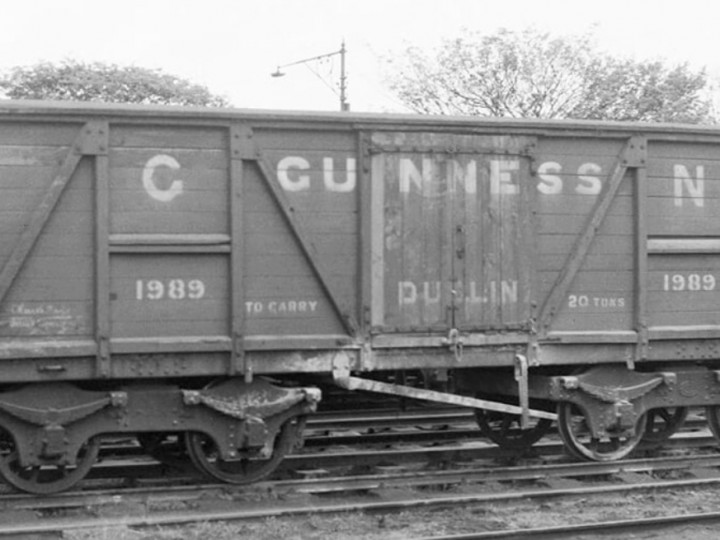 20/4/1957: Guinness van 1989 at Kingsbridge. (D. Coakham)