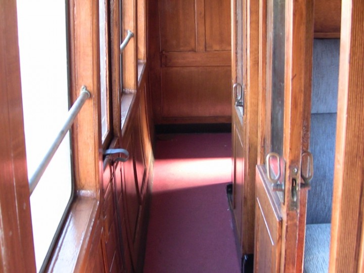 23/4/2011: First class end of corridor, now in mahogany after restoration. (M.Walsh)