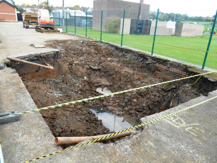 10/10/2015: Work starts on the foundations of the NCC replica cabin on the Belfast end of the platform. The original brickwork of the former rear platform can be seen. (M. Walsh)