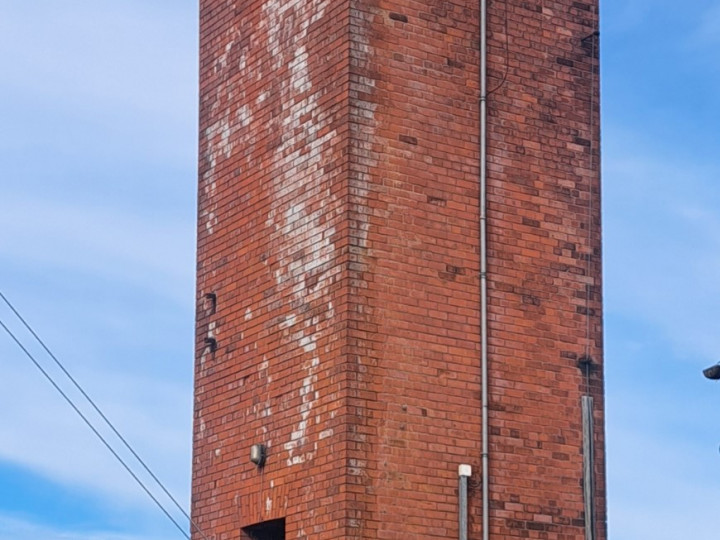 25/4/2026: A close-up of the tower and its 4,500 gallon tank.
