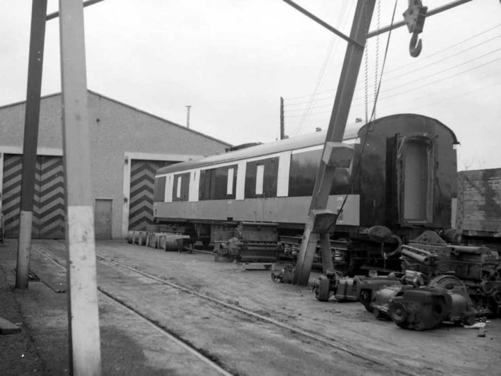 1972: 3185 at Fairview railcar depot, being used as a generator during industrial disputes at the time. It had not yet entered service. (D. Carse)