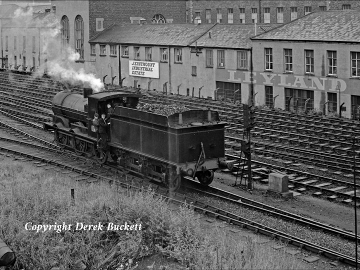 23/8/1968: No.186 about to enter the shed area at York Road, Belfast. For a number of months it was used for ballast trains on the Larne line. (D. Buckett)