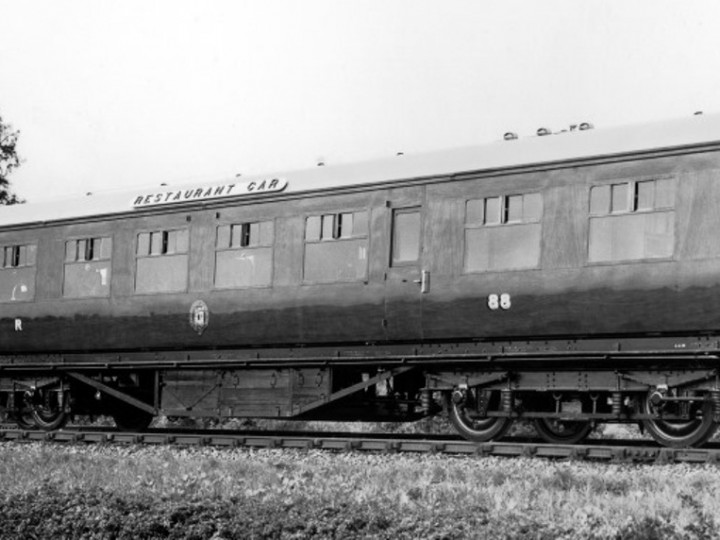 A posed side view of the vehicle in its early days, most likely at Dundalk. (Duffner)