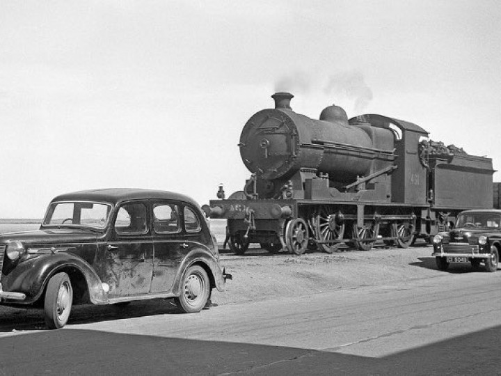 14/6/1954: A lovely period photo of No.461 travelling along the Quay between Wexford South and North stations with a freight from Rosslare Harbour. (J. Whiteley)