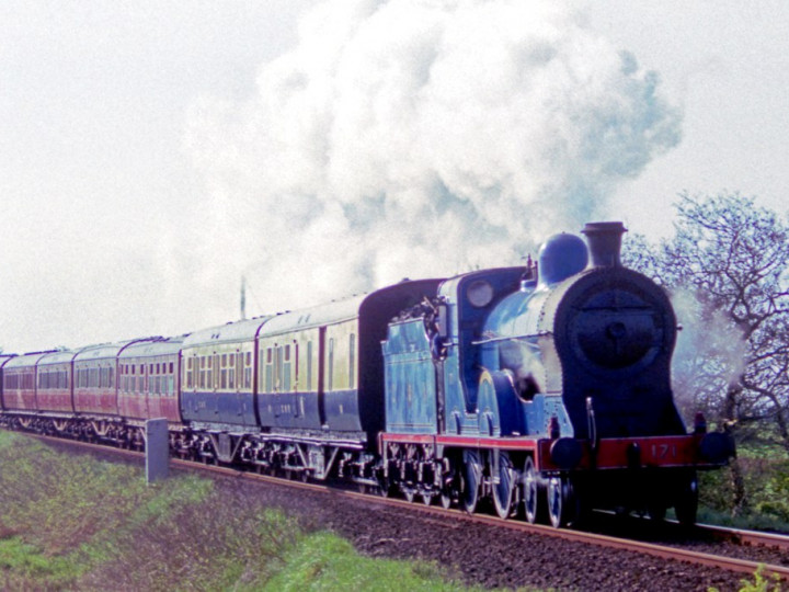 25/4/1993: The GNR vehicles with No.171 approaching Galgorm gates. (C.P. Friel)