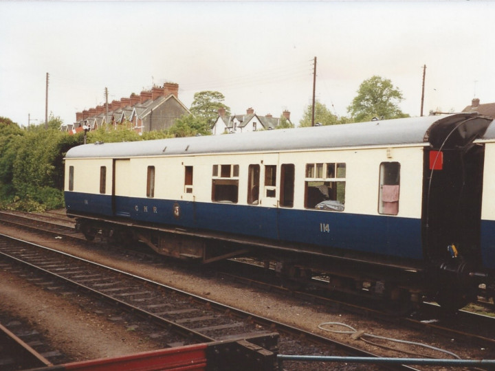 10/5/1993: 114 in GNRB railcar livery at Dundalk with the 'Sean Rí' railtour. (S. Rafferty)