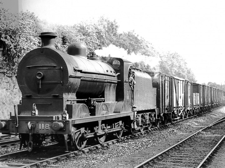 SG3 No.118 with tender 43 on a Down goods passing Malahide quarry sidings. (Courtesy P. Mallon)