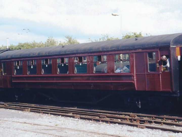 9/5/1998: In maroon livery at Bagenalstown with the 'Gall Tír' railtour. (S. Rafferty)