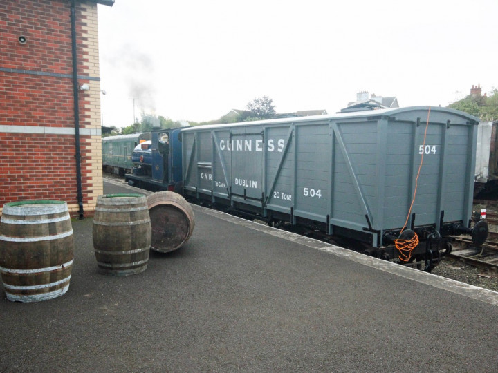 25/9/2021: 504 with a selection of typical hogshead barrels for stout. (J.A. Cassells)