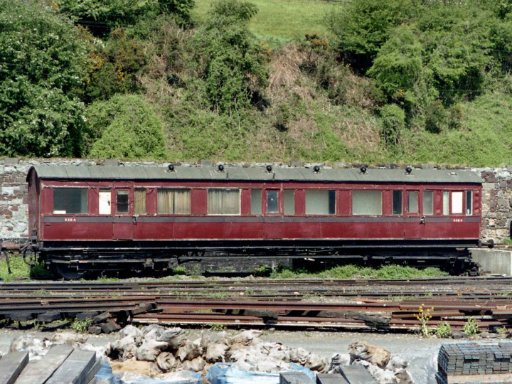 9/5/1998: 837 still in Departmental use at Waterford, pictured from the passing 'Gall Tir' railtour train. (R. Joanes)